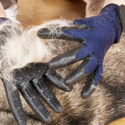 Pet cleaning supplies, cat gloves, pet hair removal brushes, dog bath gloves, brushes, pet massage gloves