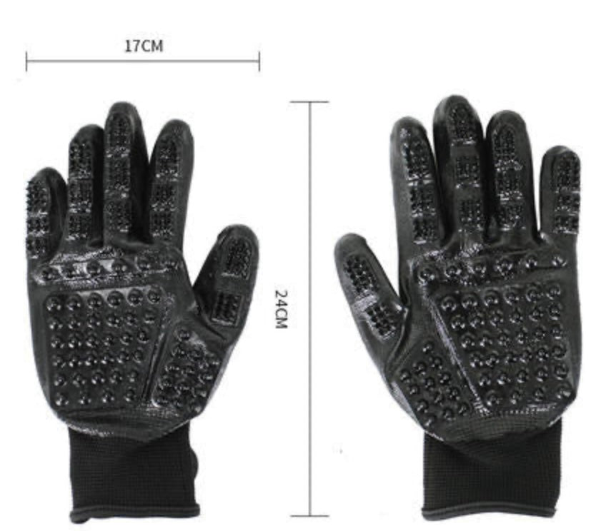 Pet cleaning supplies, cat gloves, pet hair removal brushes, dog bath gloves, brushes, pet massage gloves